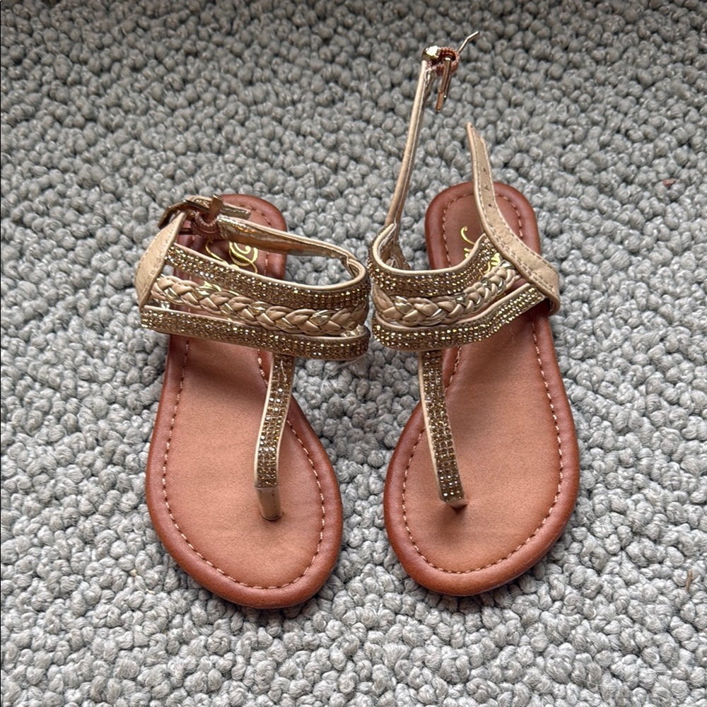 NWOT Dominique Nicole Beaded Sandals | Girls Size 9